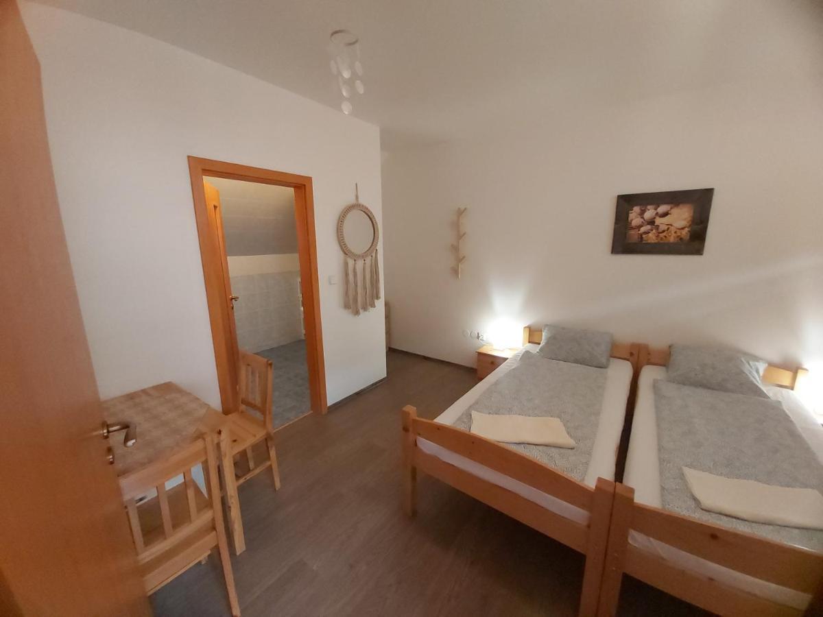 Pivni Lednice Lhota pod Libcany الغرفة الصورة